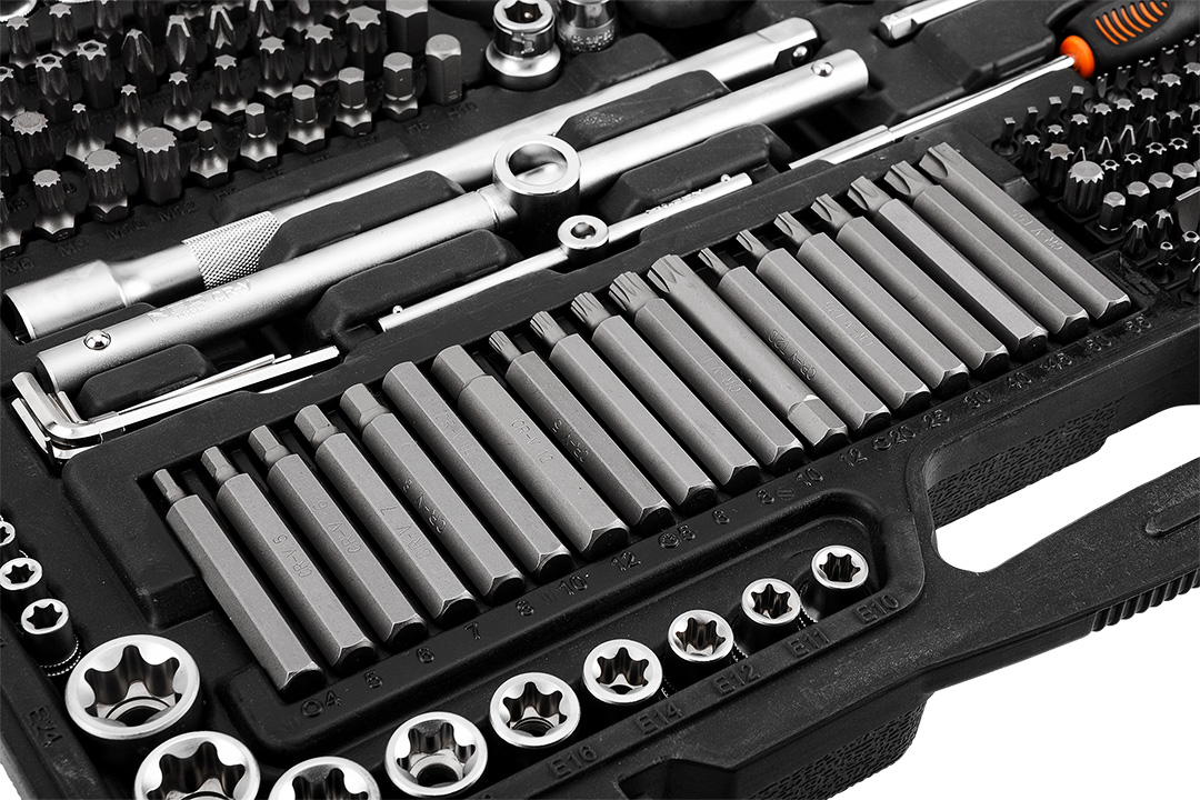 Zestaw kluczy nasadowych 1/2", 3/8", 1/4", 300 szt. , satynowy - obrazek 12